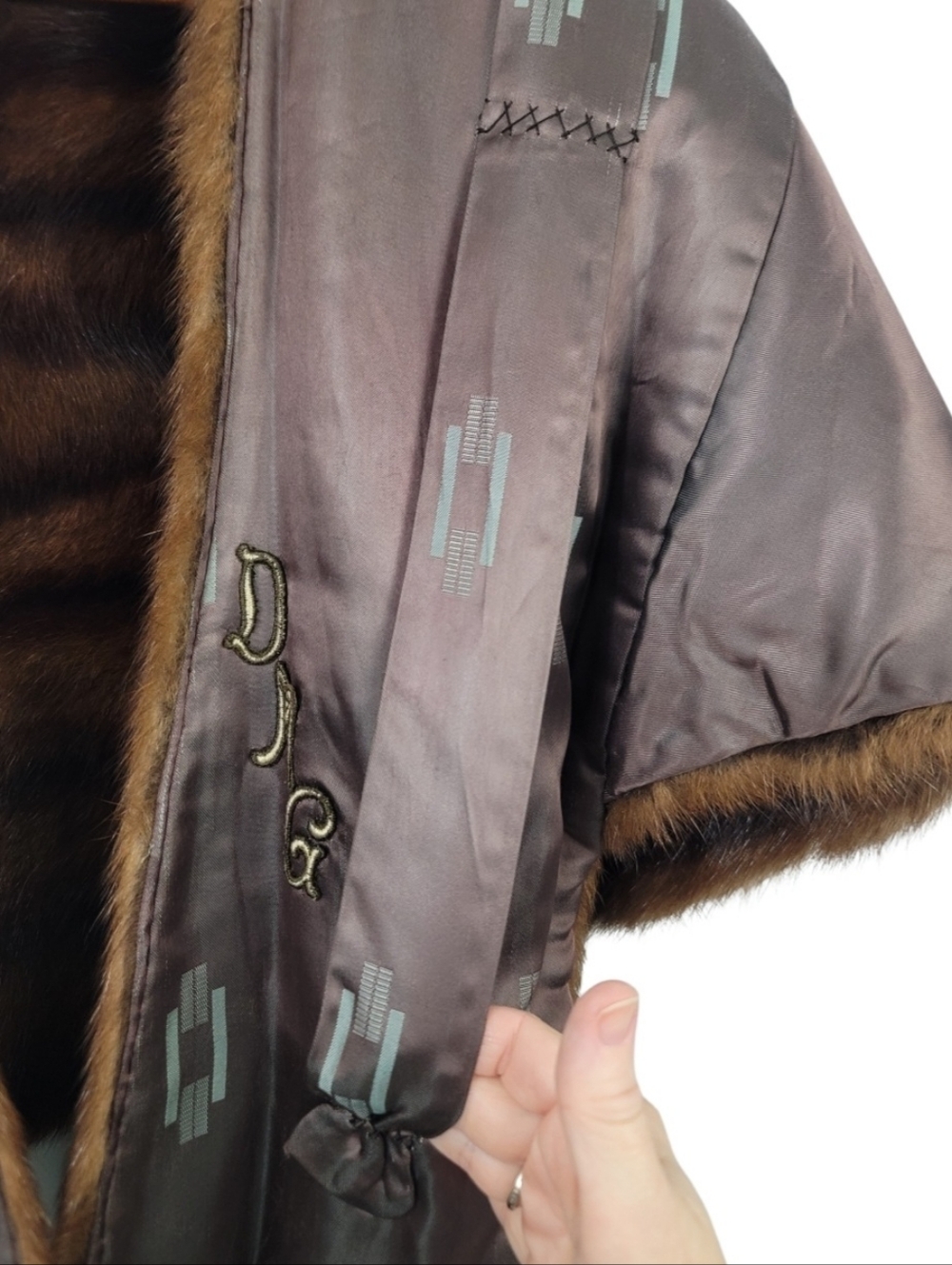 Vintage 50s Royal Furs Brown Mink Fur Stole Cross Front Capelet Shoulder Wrap - Picture 11 of 16